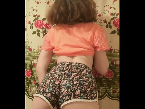 ❤️ Сексуальная юная малышка делает стриптиз снимая свои шортики на камеру ❤️ Качественный секс на нашем сайте fulldesisex.ru ️