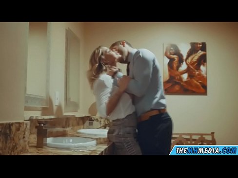 ❤️ когда грудастая блондинка соблазняет тебя в общественном туалете ❤️ Качественный секс на нашем сайте fulldesisex.ru ️